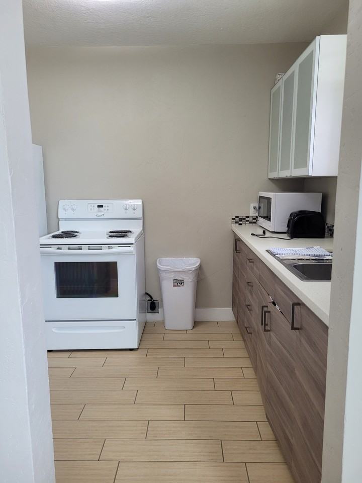 164 S Main St - Photo 5 of 9