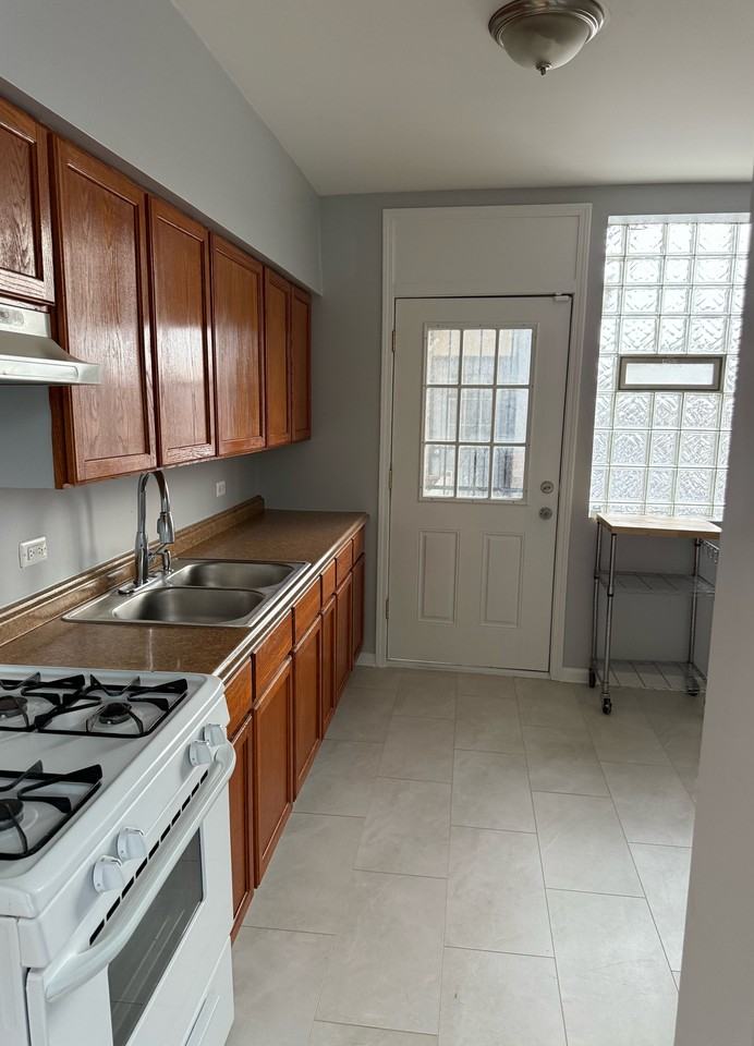 2207 E 84th St #2 - Photo 4 of 4