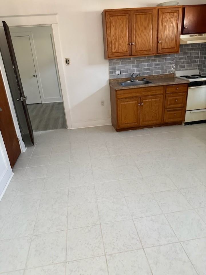 2318 Upland St #1stFL - Photo 2 of 8