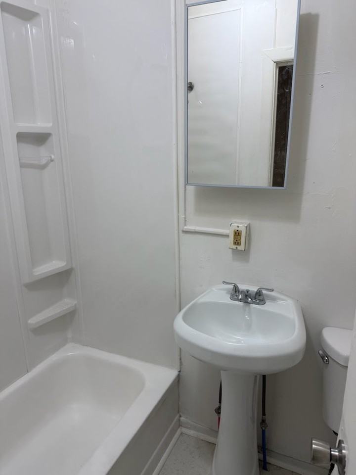 2318 Upland St #1stFL - Photo 3 of 8