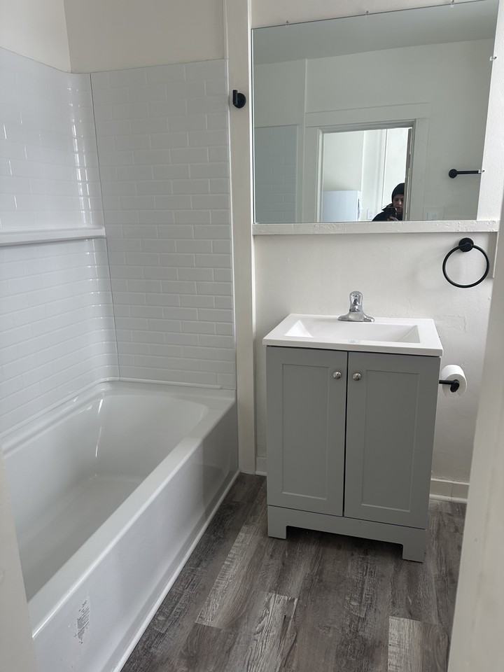 404 S Main St #4 - Photo 2 of 6