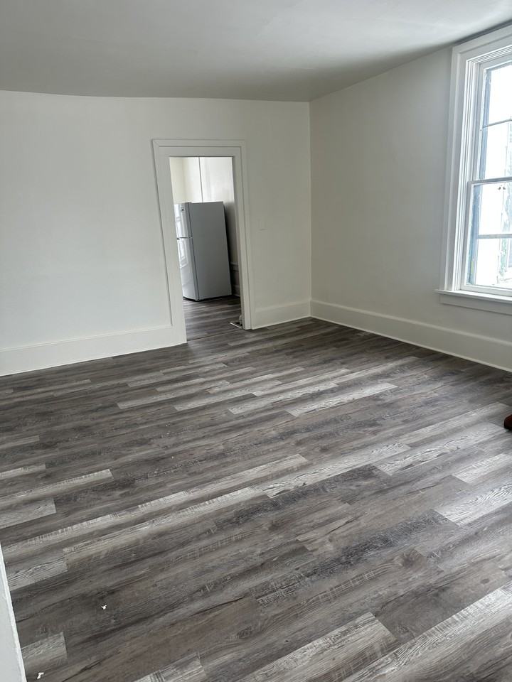 404 S Main St #4 - Photo 3 of 6