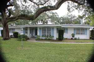 featured image of 107 6th St E