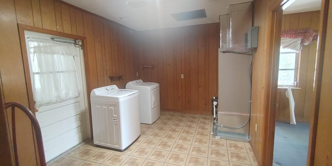 107 6th St E - Photo 4 of 16