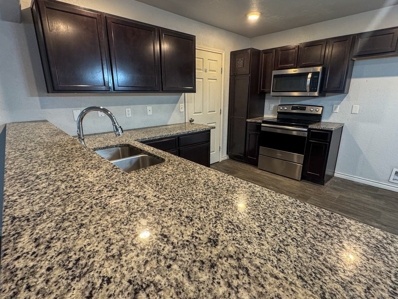 3812 Eutopia St - Photo 3 of 10