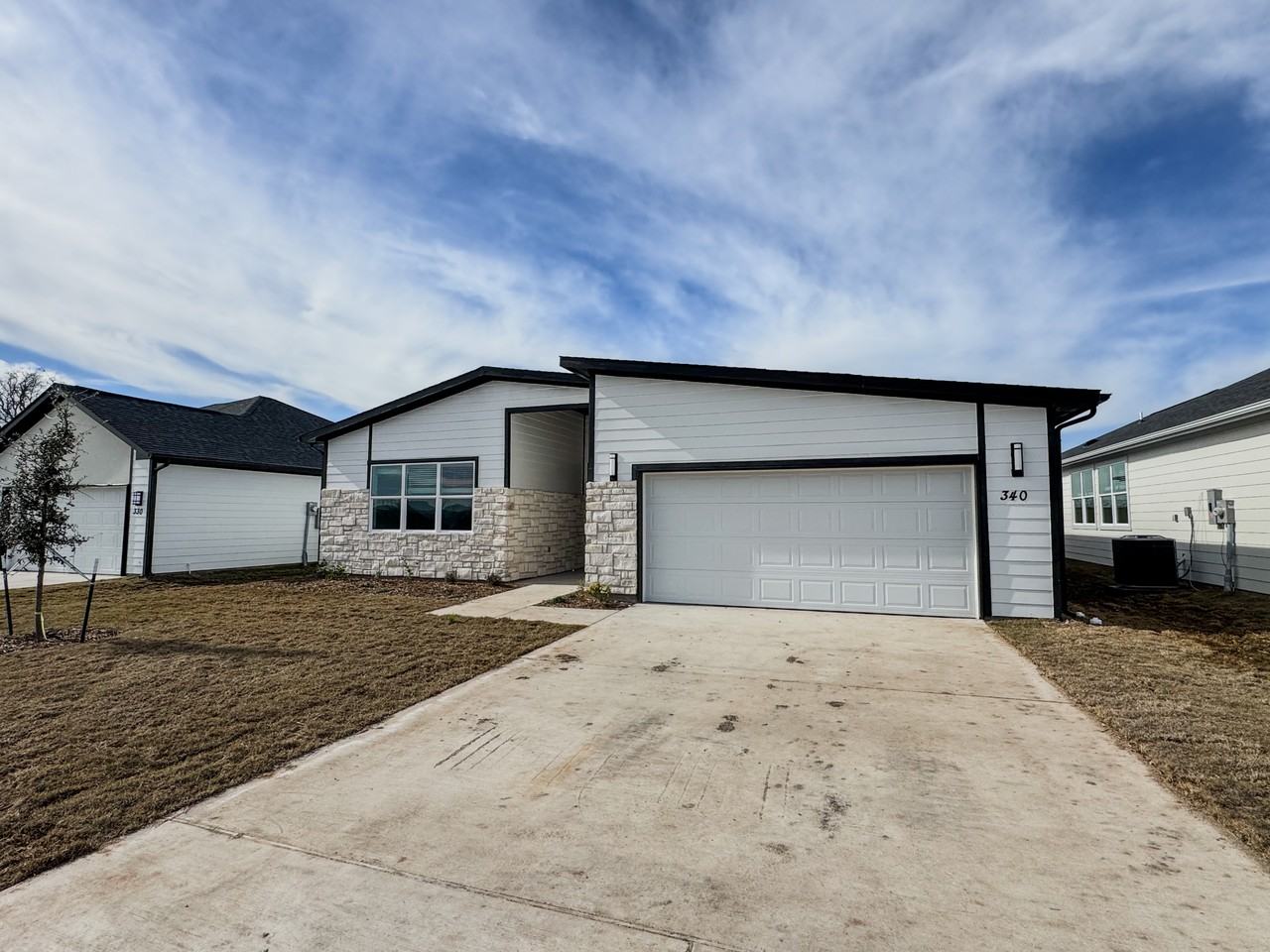 340 Lacy Ln - Photo 2 of 20