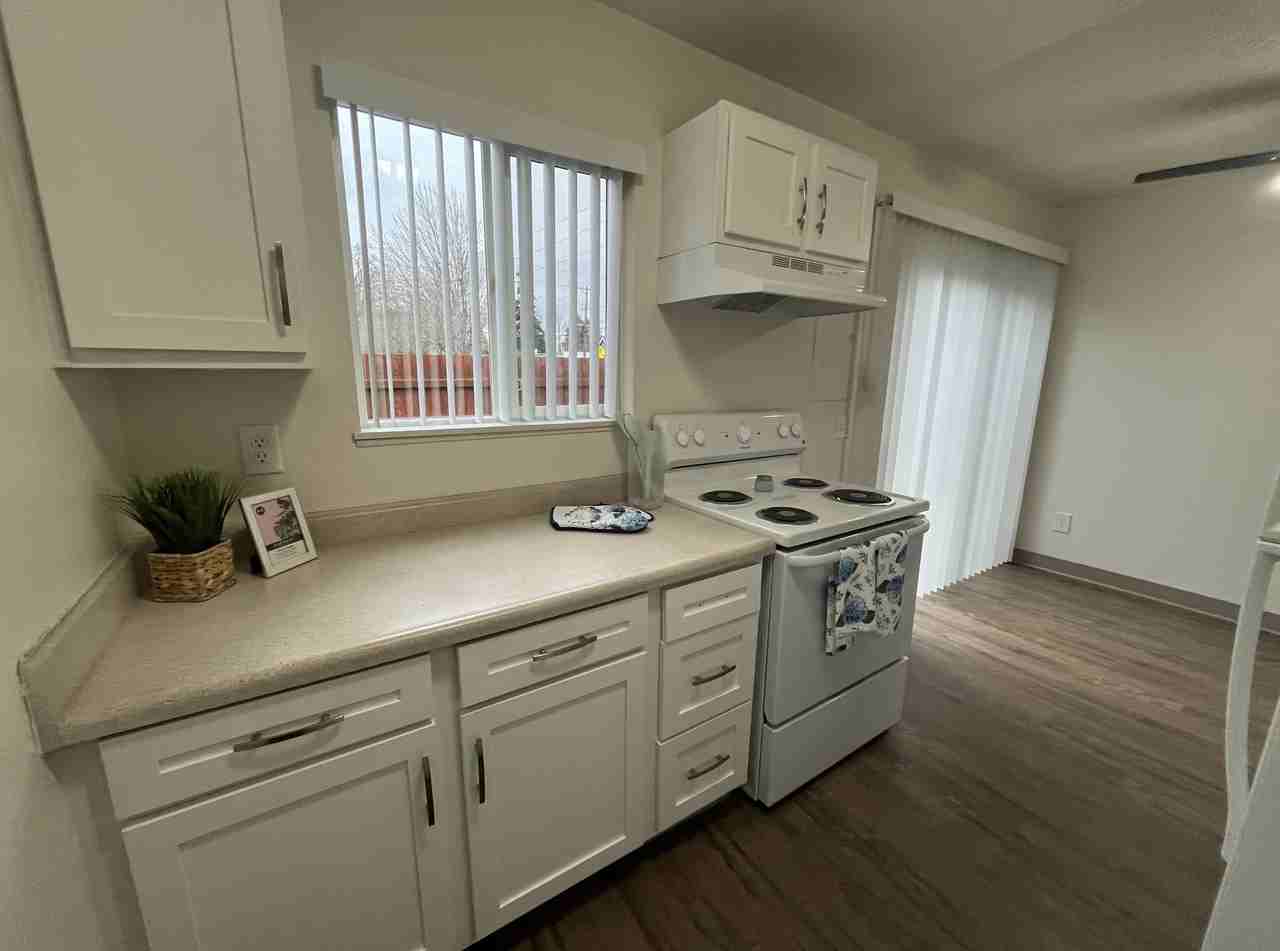 Mt. Pleasant Apartments - Photo 4 of 31