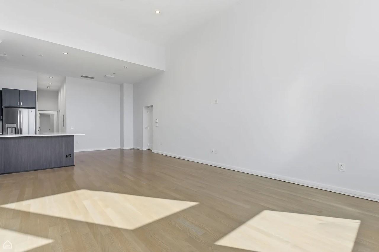 2034 W Grand Ave #1 - Photo 2 of 10