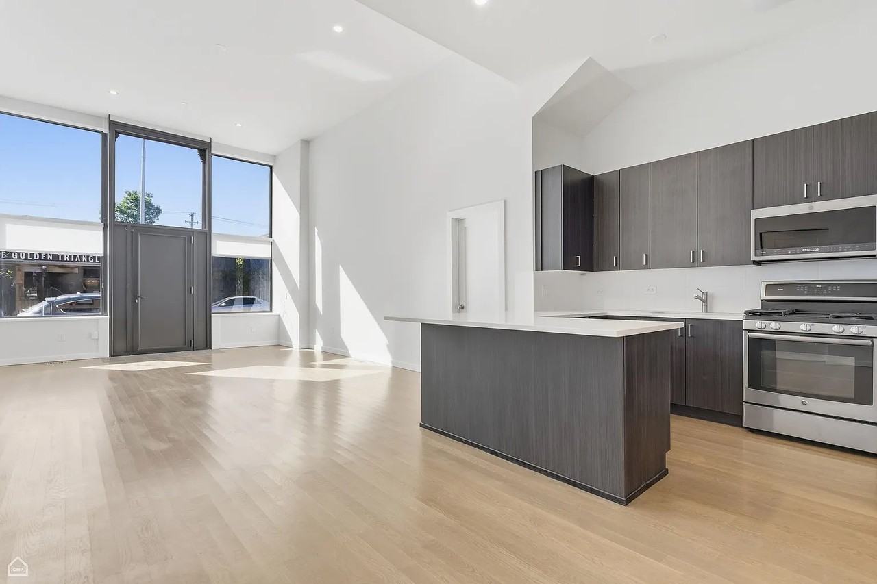 2034 W Grand Ave #1 - Photo 3 of 10