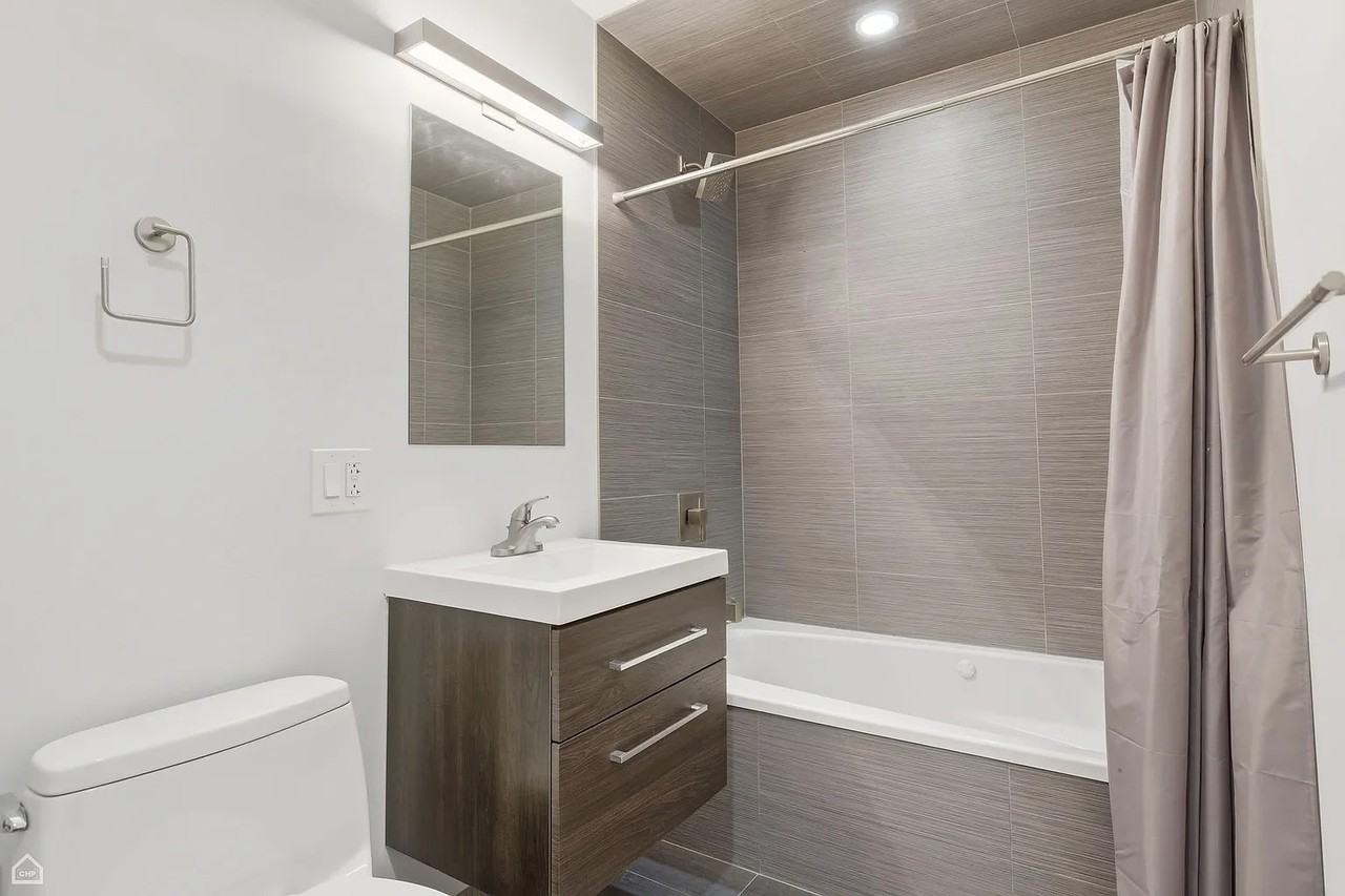 2034 W Grand Ave #1 - Photo 7 of 10