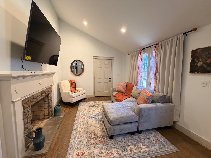 105 Kirby St - Photo 5 of 6