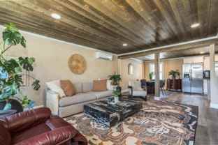 730 Mammoth Rd - Photo 1 of 1