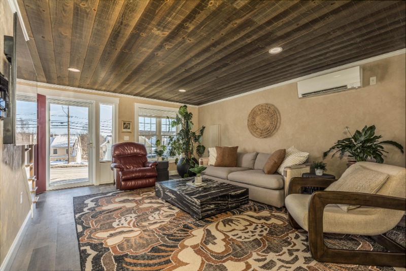 730 Mammoth Rd - Photo 3 of 20