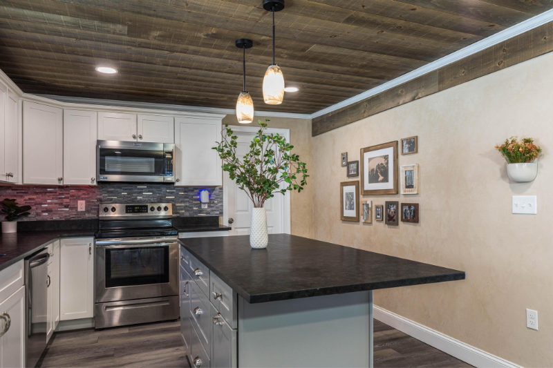 730 Mammoth Rd - Photo 5 of 20