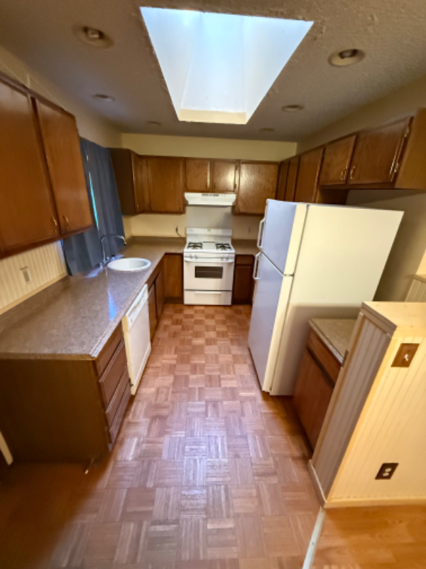 450 Elm Ave - Photo 3 of 8