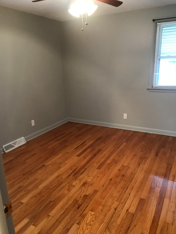 1432 Youll St - Photo 4 of 7