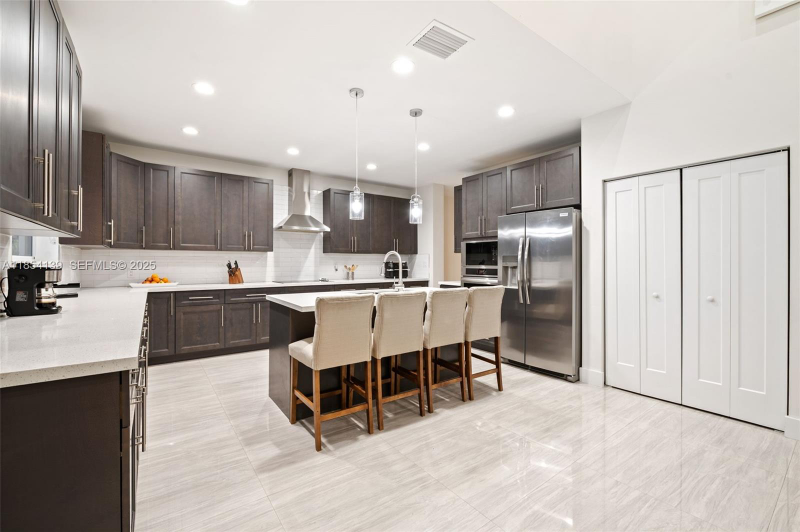 457 Lafayette Dr - Photo 7 of 9