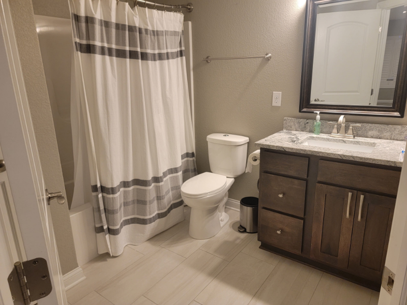 605 Ne Dellwood Dr - Photo 3 of 8