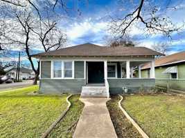 featured image of 1827 Proctor Ave #A