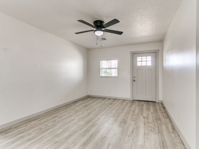 1112 N Norman Ave - Photo 2 of 19