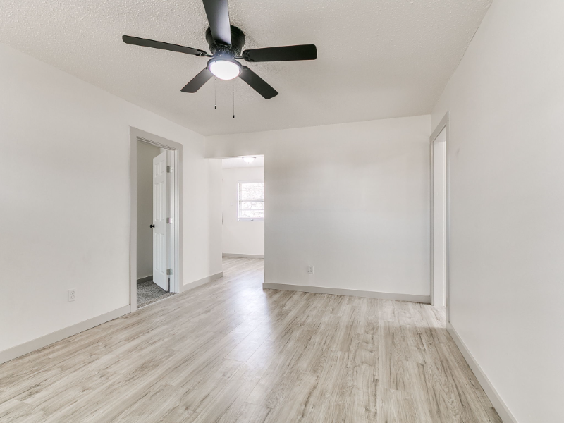 1112 N Norman Ave - Photo 3 of 19