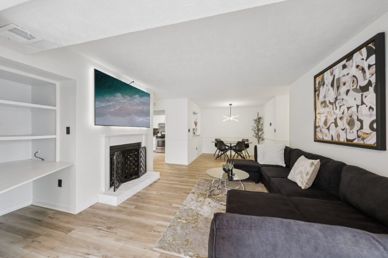 2209 Hunters Run Dr - Photo 2 of 20