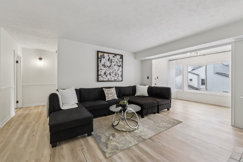 2209 Hunters Run Dr - Photo 3 of 20