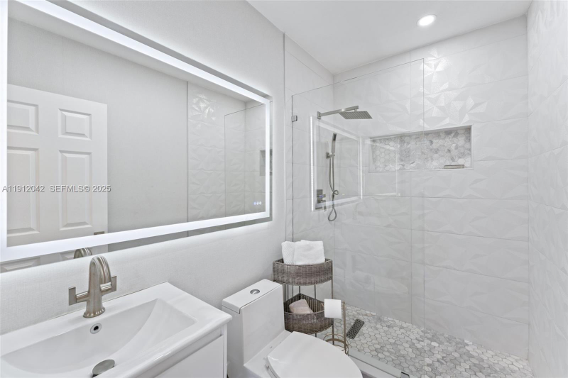 6371 Sw 23rd St - Photo 4 of 9