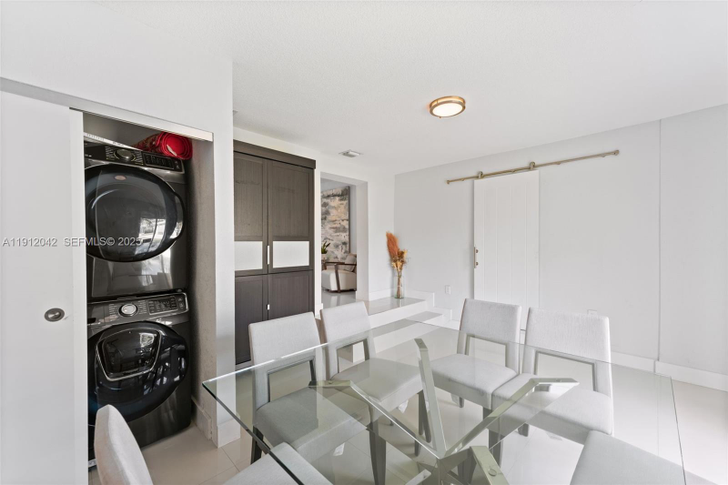 6371 Sw 23rd St - Photo 7 of 9