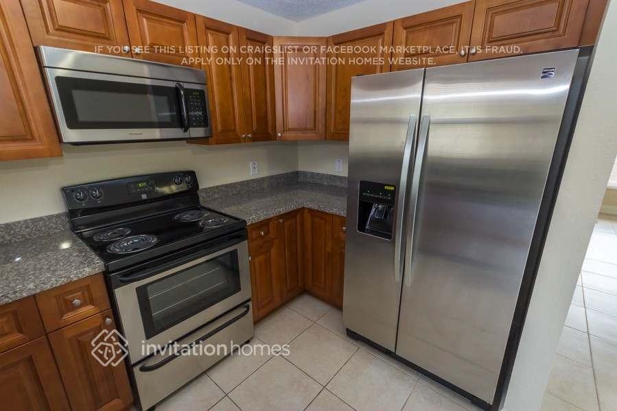 1055 Sw 4th Ave - Photo 6 of 12