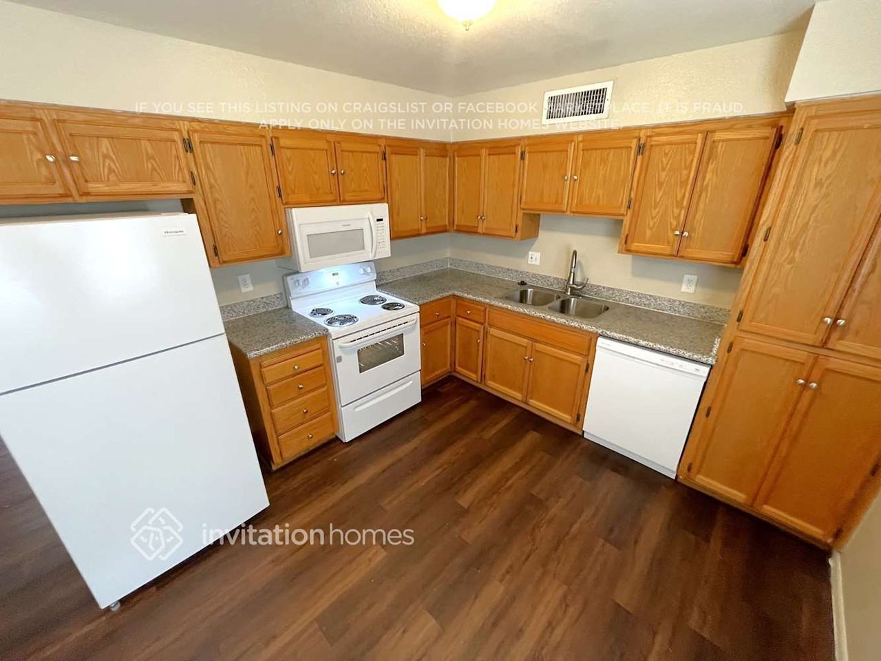 8435 W Amelia Ave - Photo 5 of 18