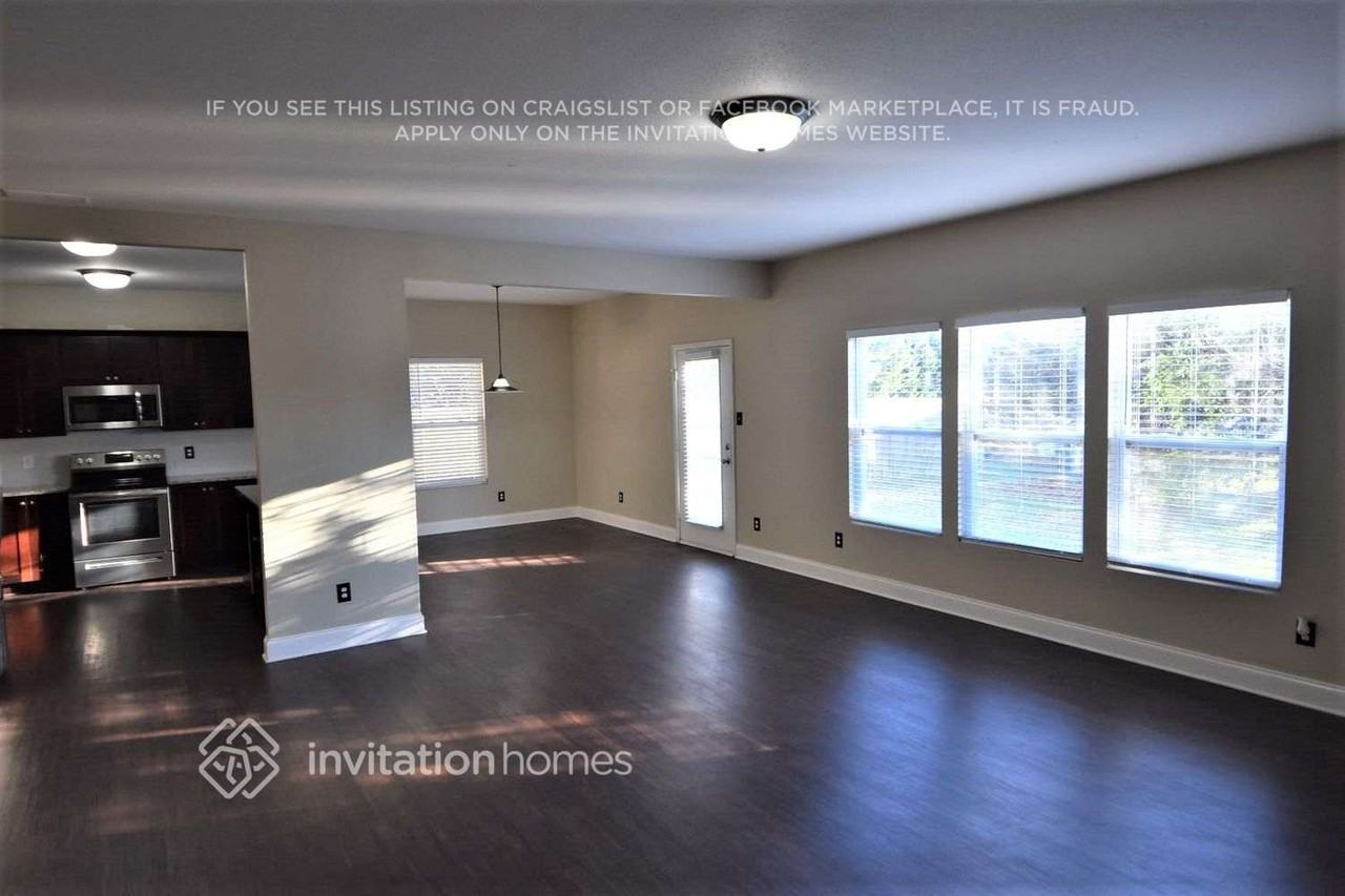 1040 Sapphire Dr - Photo 4 of 13