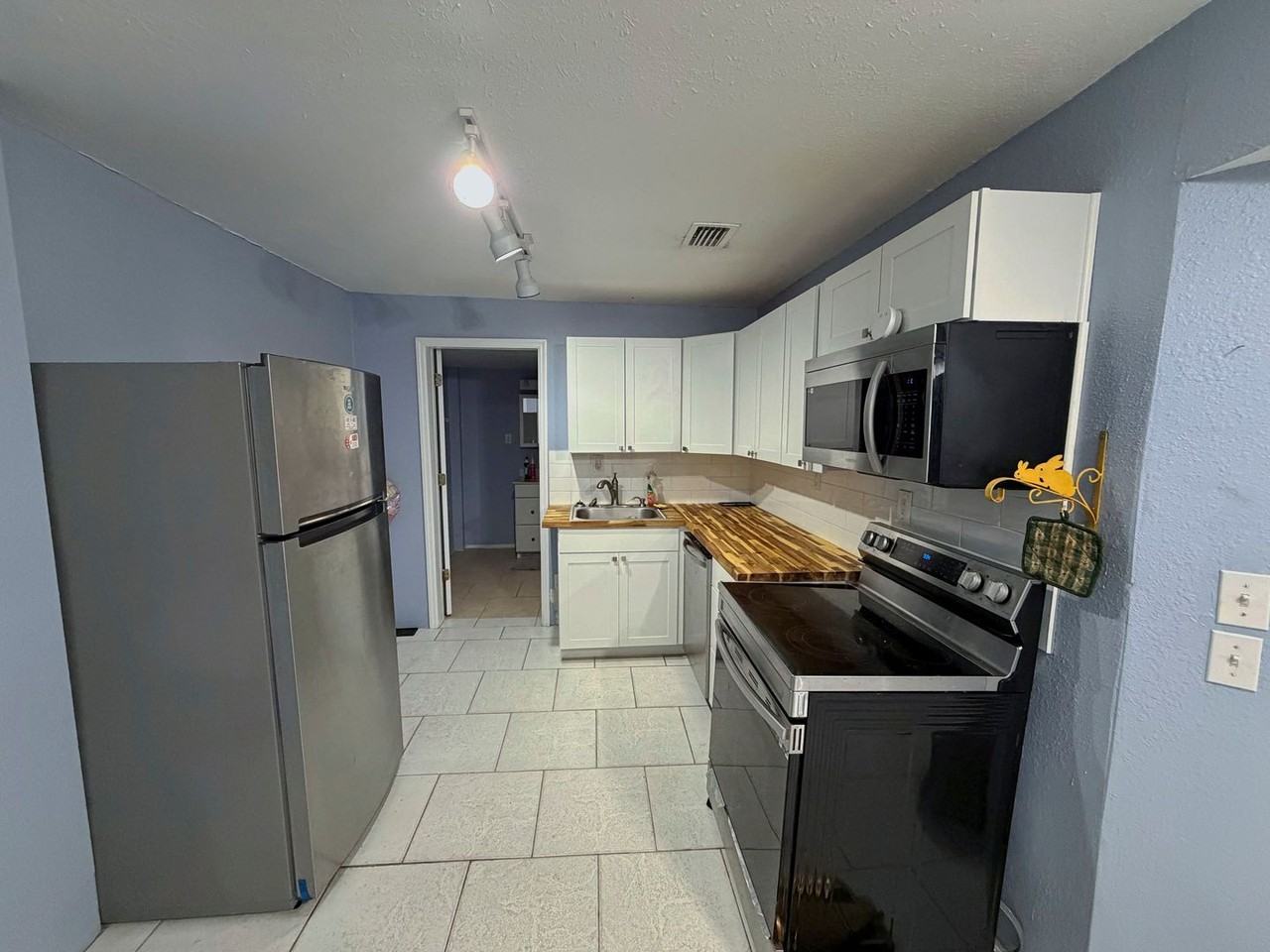 8 10th St #B - Photo 3 of 14