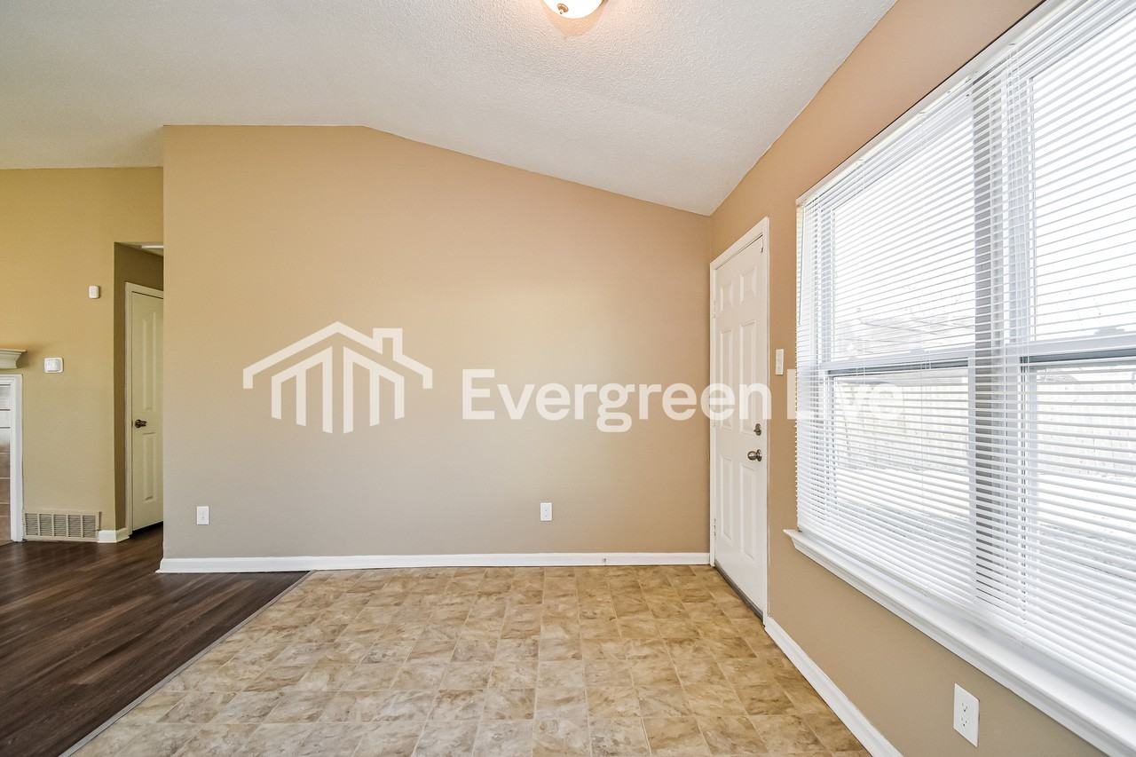 4393 Bishop Hills Dr - Photo 3 of 15