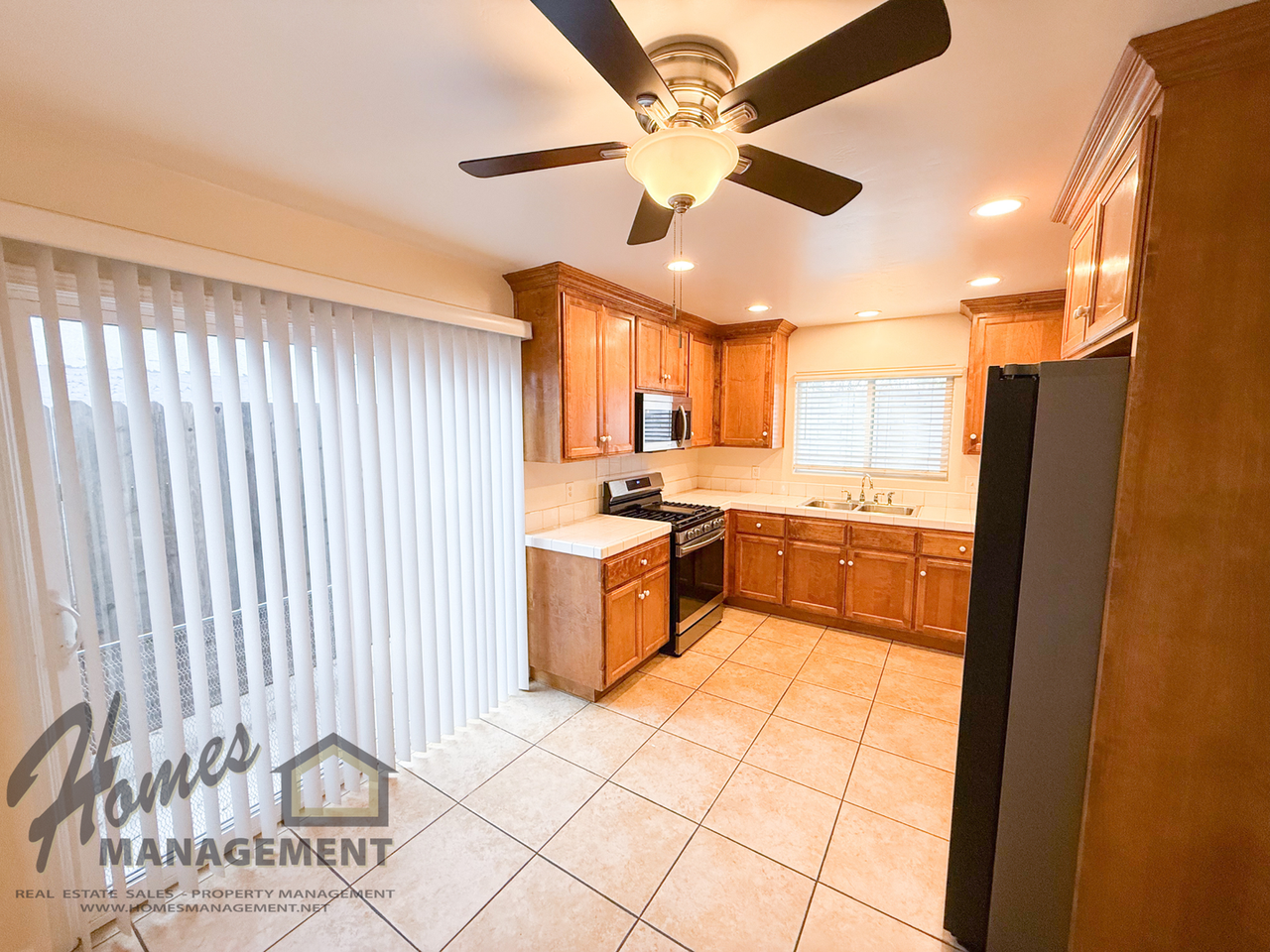 851 Eden Pl - Photo 6 of 22