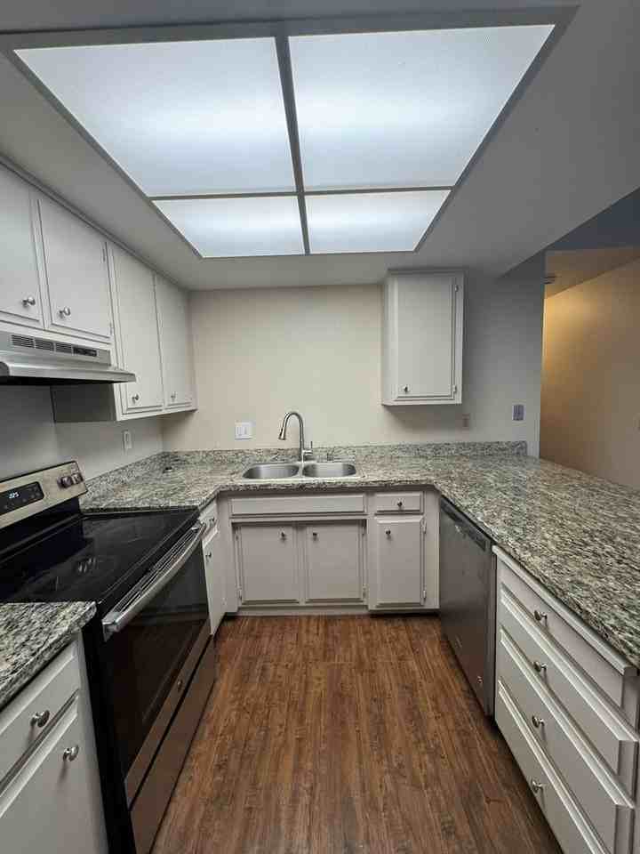 9271 Corinthian Cir - Photo 4 of 23