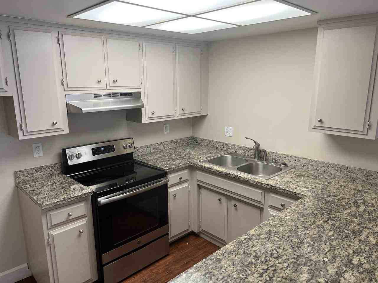 9271 Corinthian Cir - Photo 5 of 23