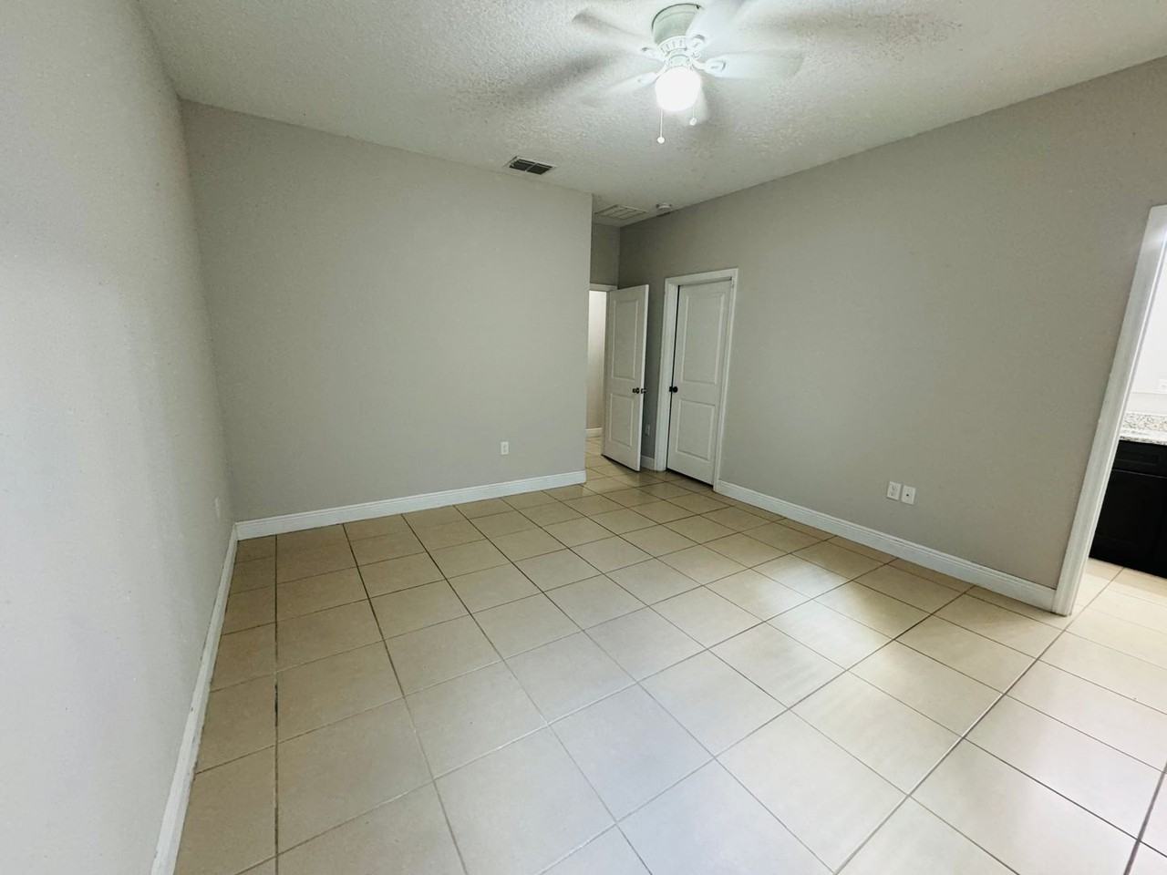 528 Finch Ln - Photo 6 of 21