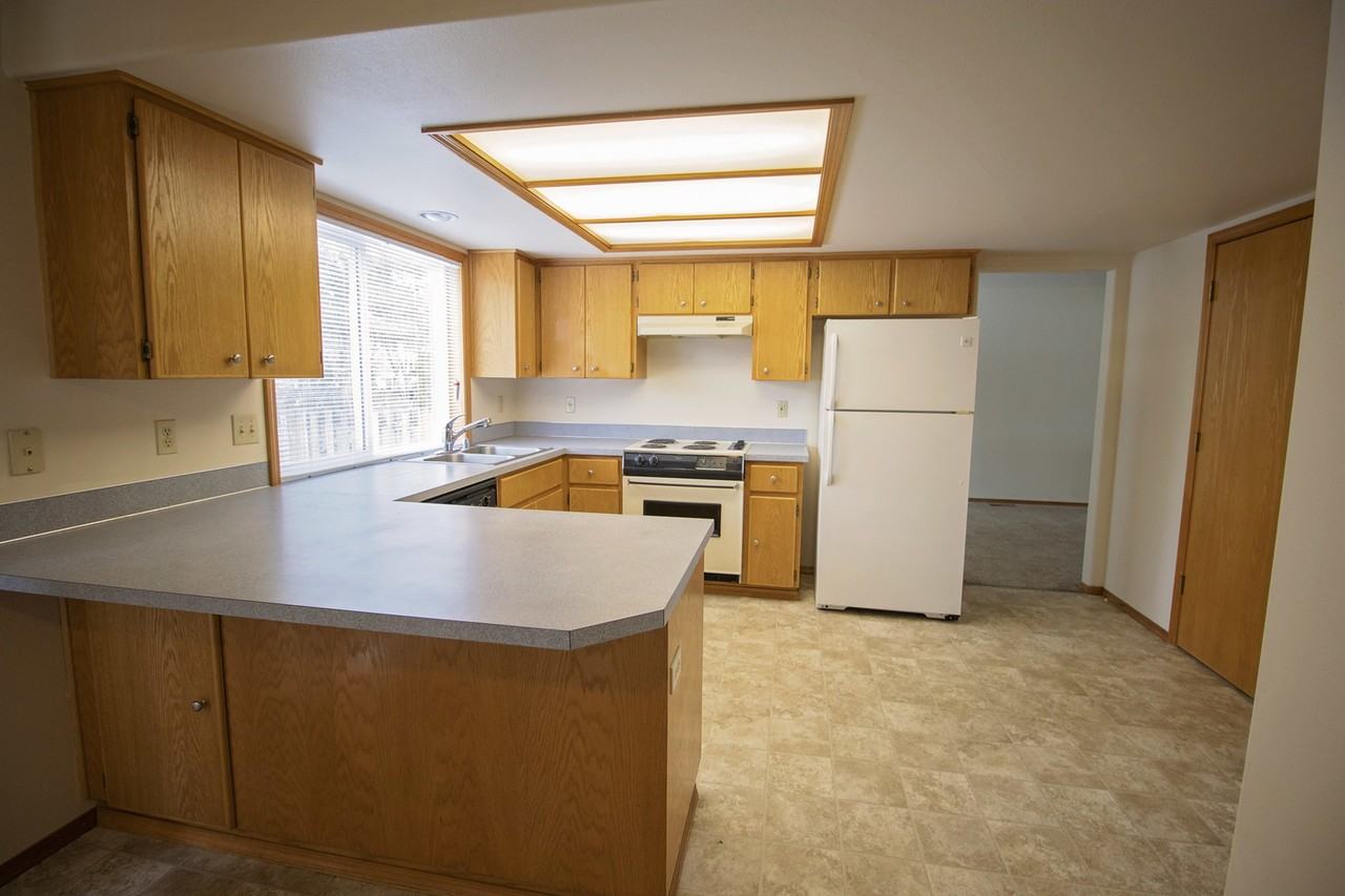 15608 Ne 12th St - Photo 7 of 30