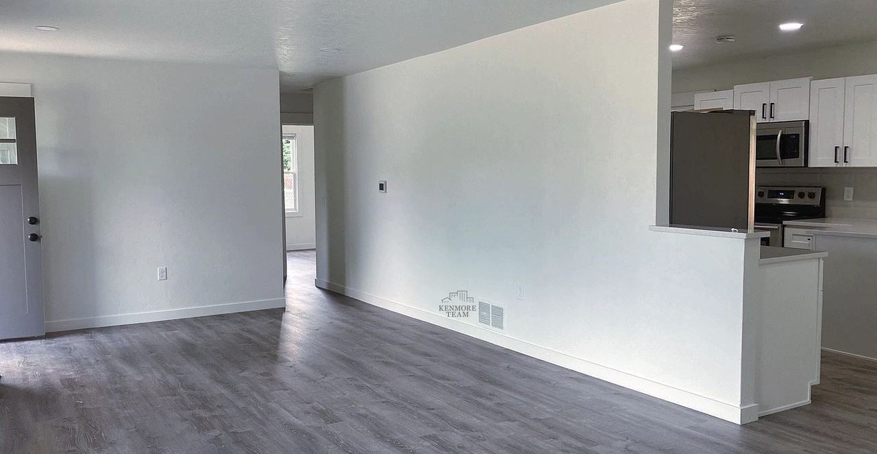 1426 Marshall Ave - Photo 2 of 8