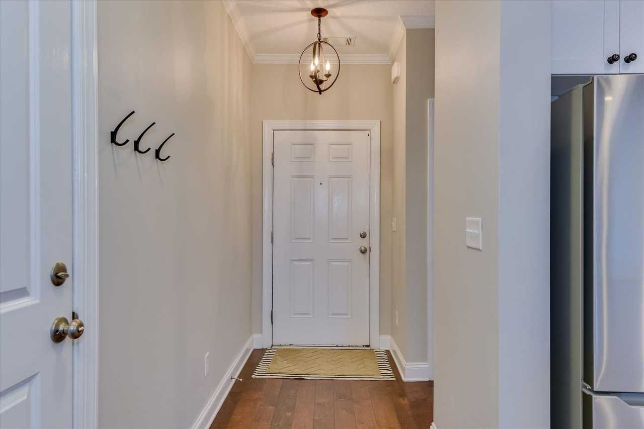 653 Aberdeen Cir - Photo 4 of 47