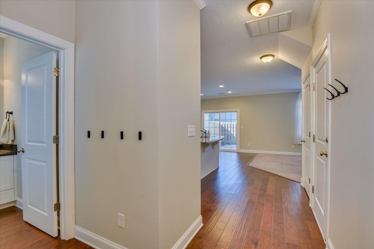 653 Aberdeen Cir - Photo 5 of 47