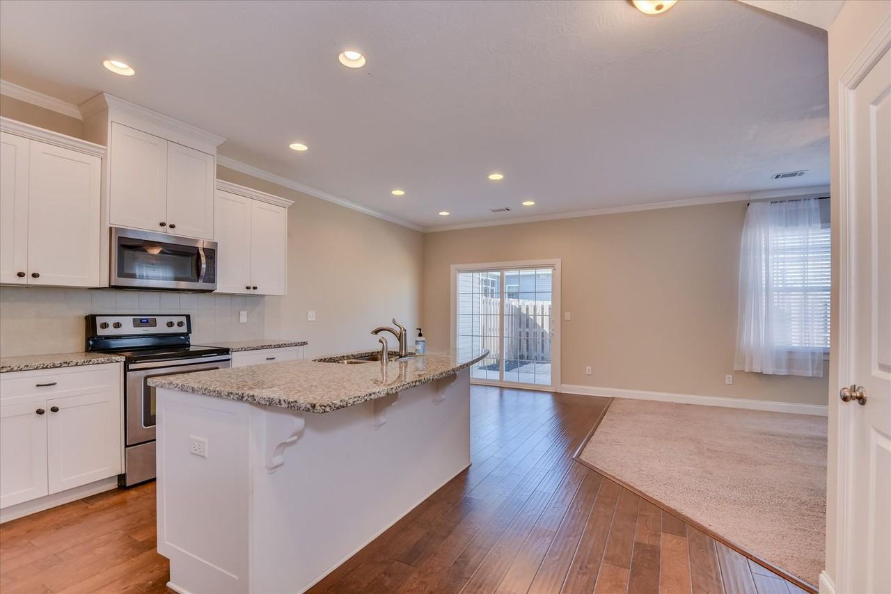 653 Aberdeen Cir - Photo 6 of 47