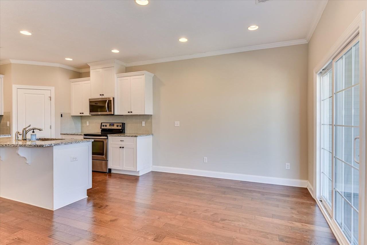 653 Aberdeen Cir - Photo 7 of 47