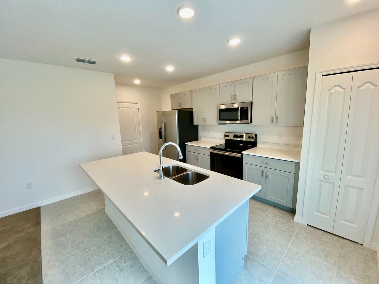 999 Cumberland Dr - Photo 3 of 21