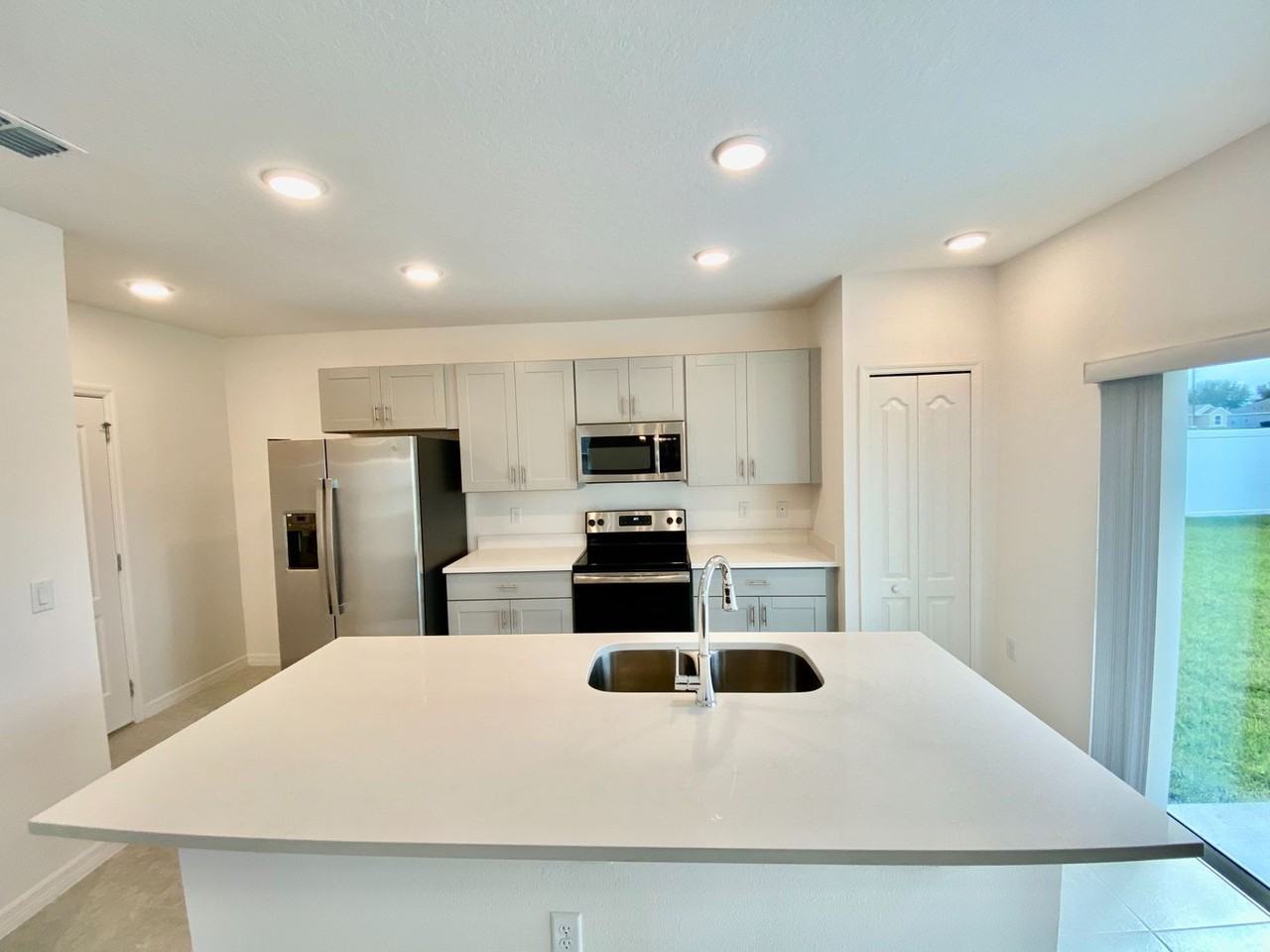 999 Cumberland Dr - Photo 4 of 21