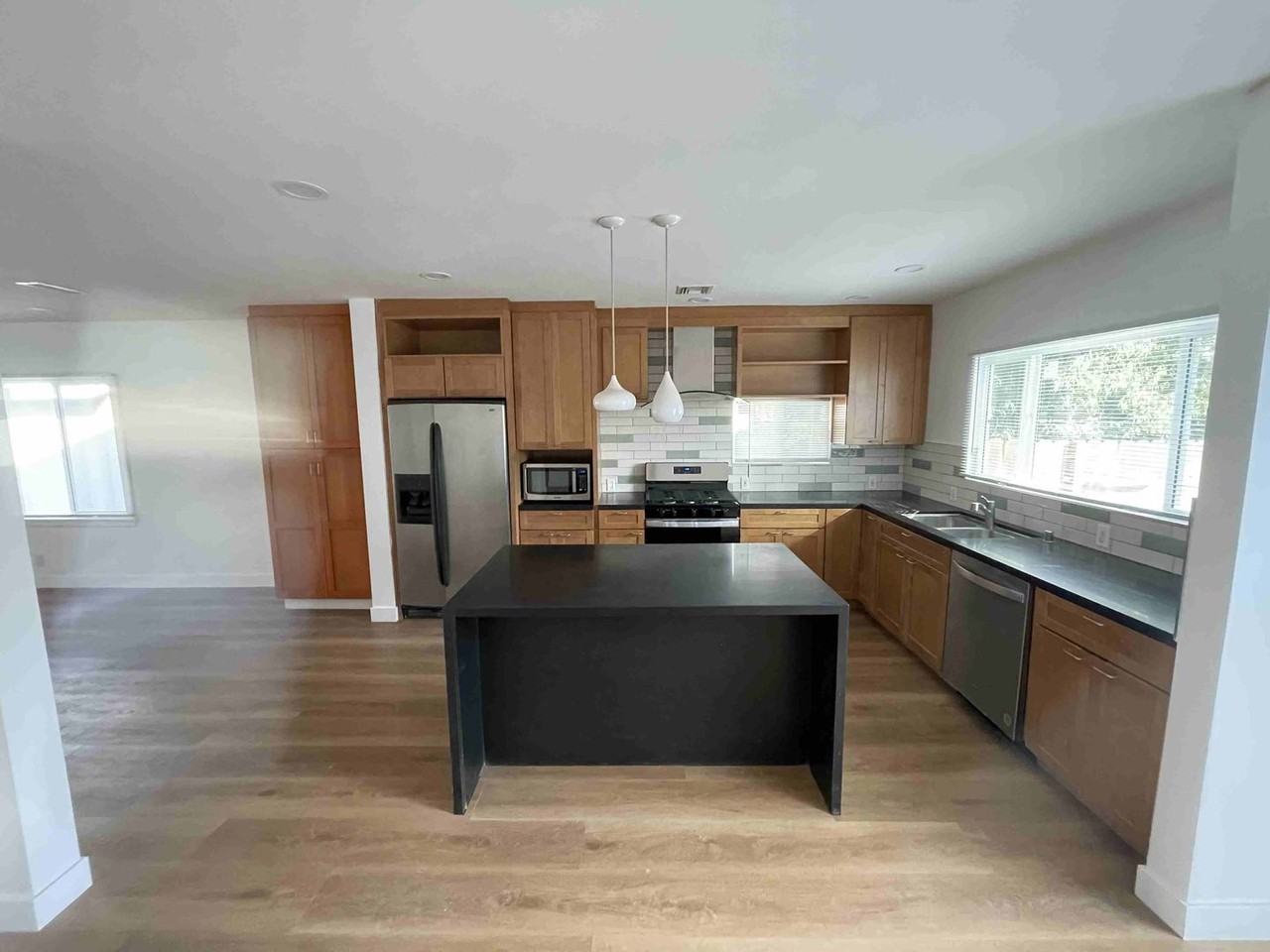 13408 Debby St - Photo 3 of 36