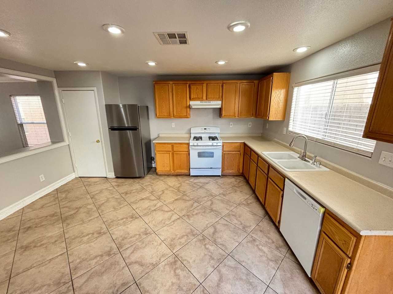 4961 Secret Rock St - Photo 3 of 31