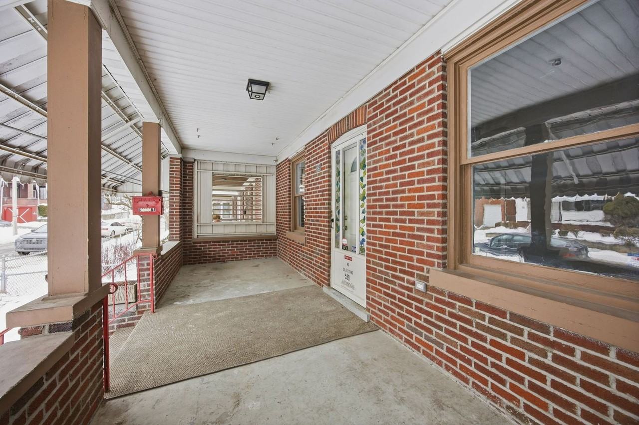 539 Woodward Ave - Photo 5 of 25