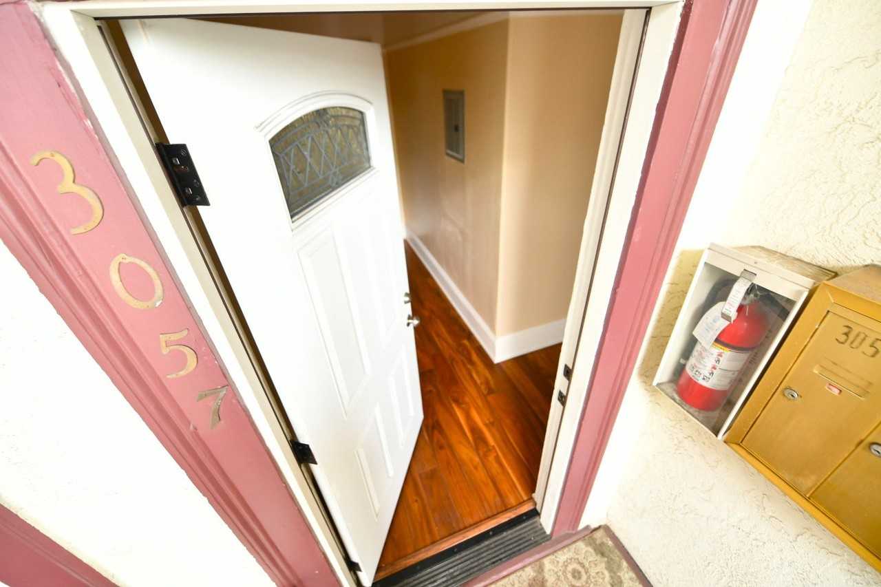 1p716 - 3055-3061 Adeline Street - Photo 3 of 43